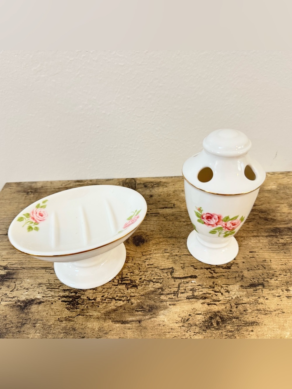 Martha Stewart Rose Bathroom Set | Soap Dish & Toothbrush Holder - Picture 2 of 14